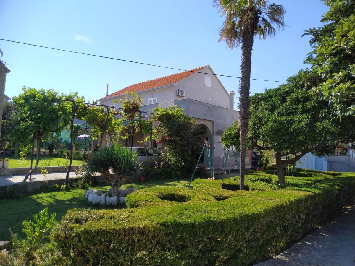 Perivoj Appartement Kaštela Buitenkant foto