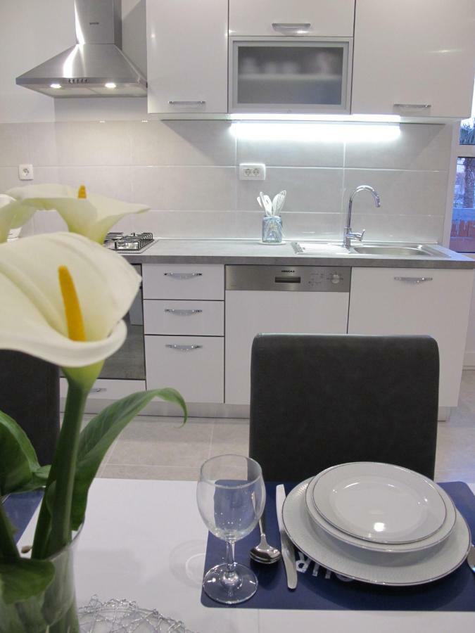 Perivoj Appartement Kaštela Buitenkant foto
