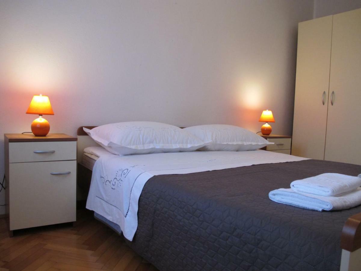 Perivoj Appartement Kaštela Buitenkant foto