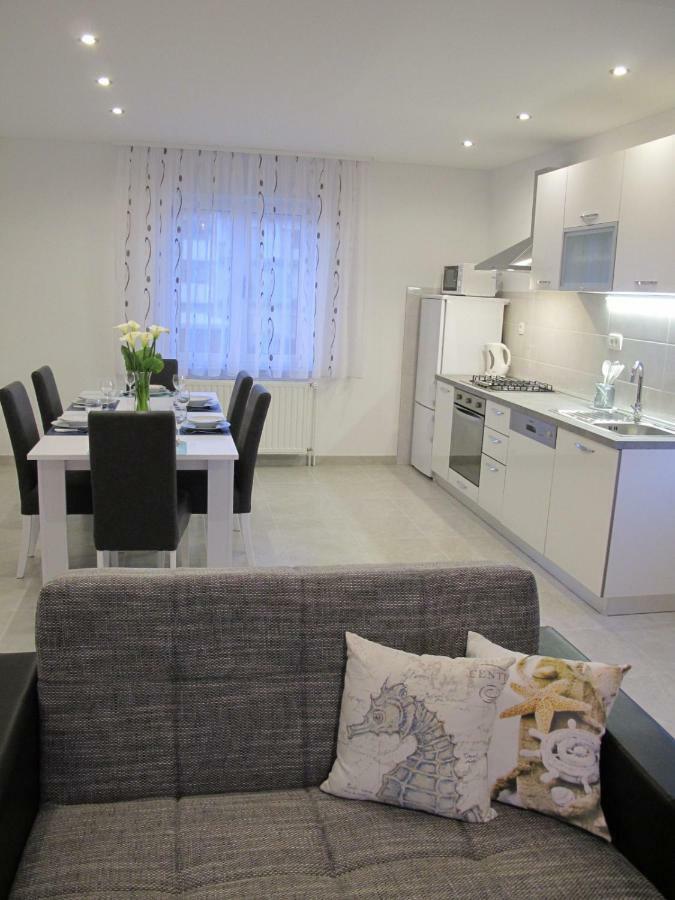 Perivoj Appartement Kaštela Buitenkant foto